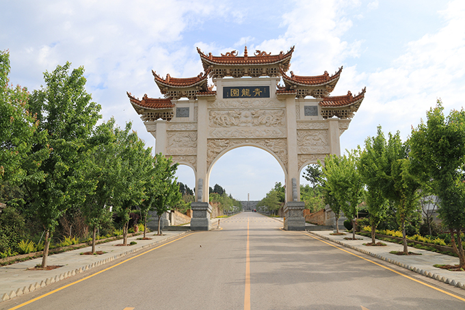 昆明青龙园大门牌坊1